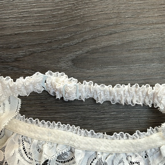 Victoria’s Secret white lace garter belt OS - Picture 4 of 5